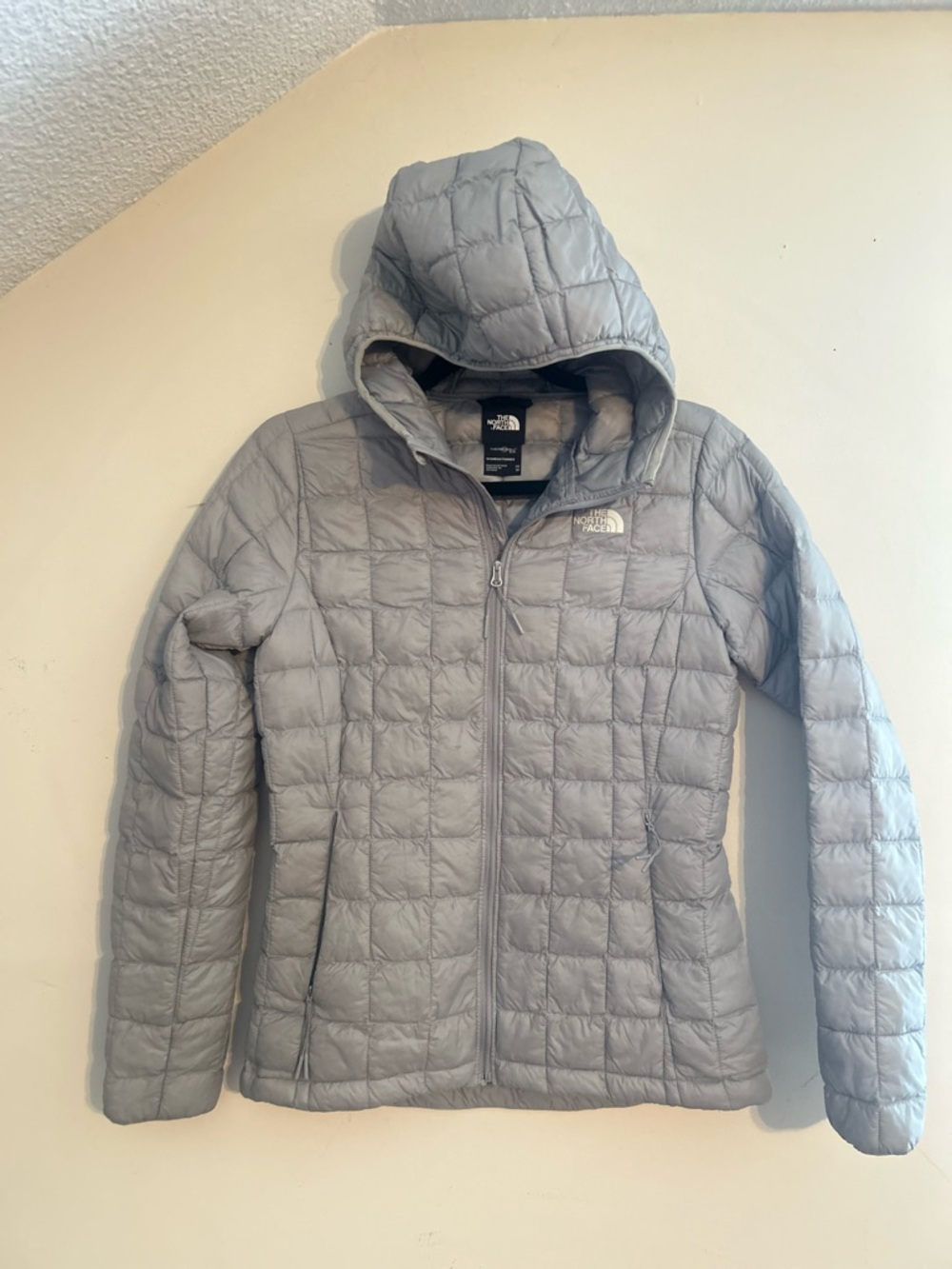 The North Face Women's ThermoBall Eco Hoodie Matte Grey; Size XS